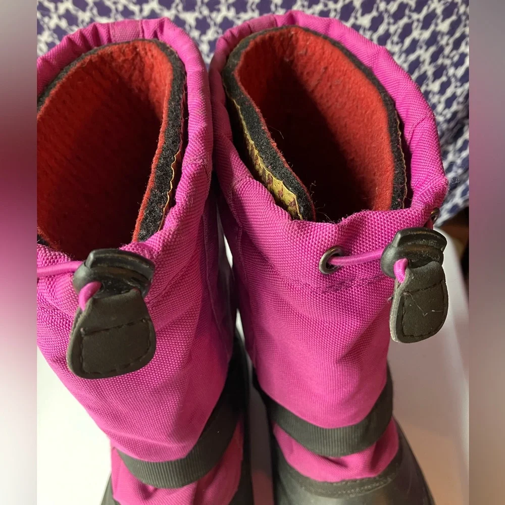 Kamik Girl’s winter snow boots purple insulated adjustable openings girls size 4